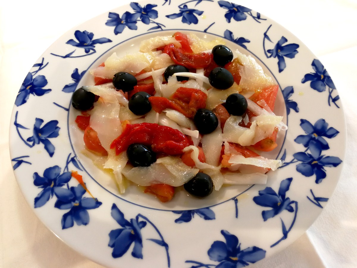 Ensalada de pimientos confitados y bacalao ahumado