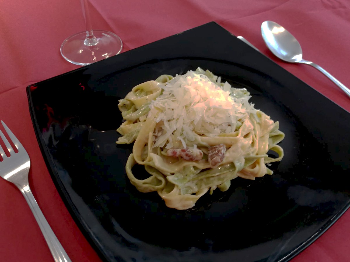 Tagliatelle paglia e fieno a la carbonara