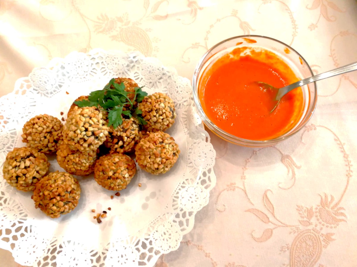 Bombón de morcilla con emulsión de pimiento del piquillo