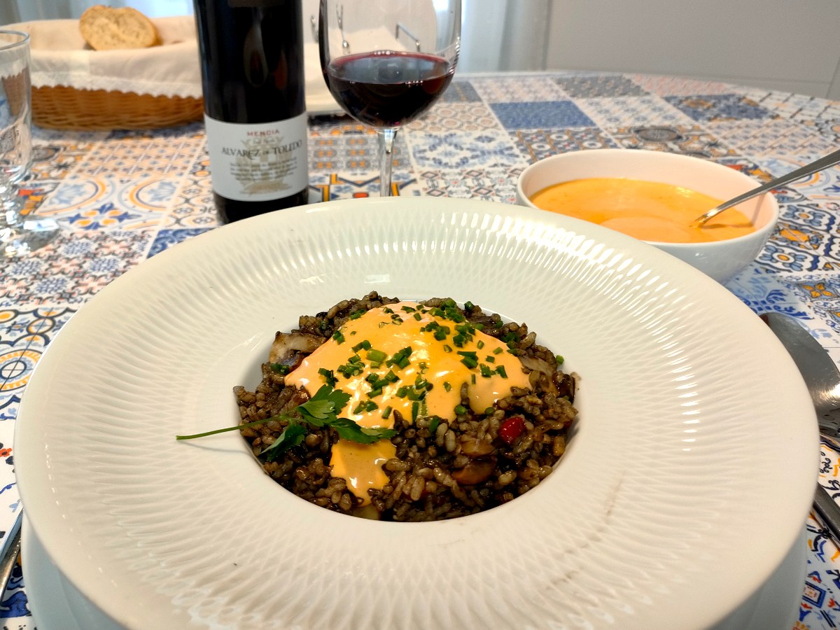 Arroz negro con setas